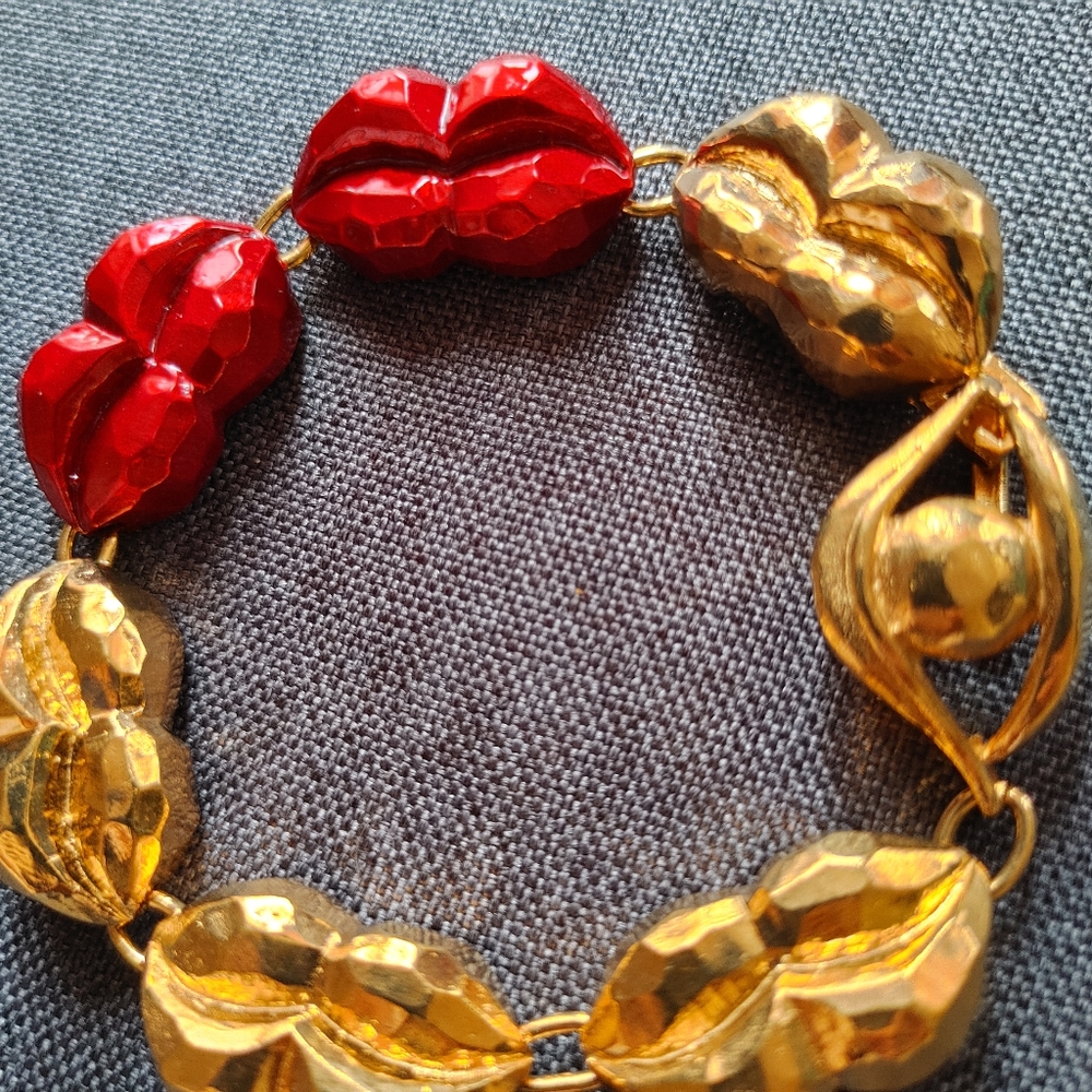 Virzi + De Luca Kiss Tell Bracelet View 3